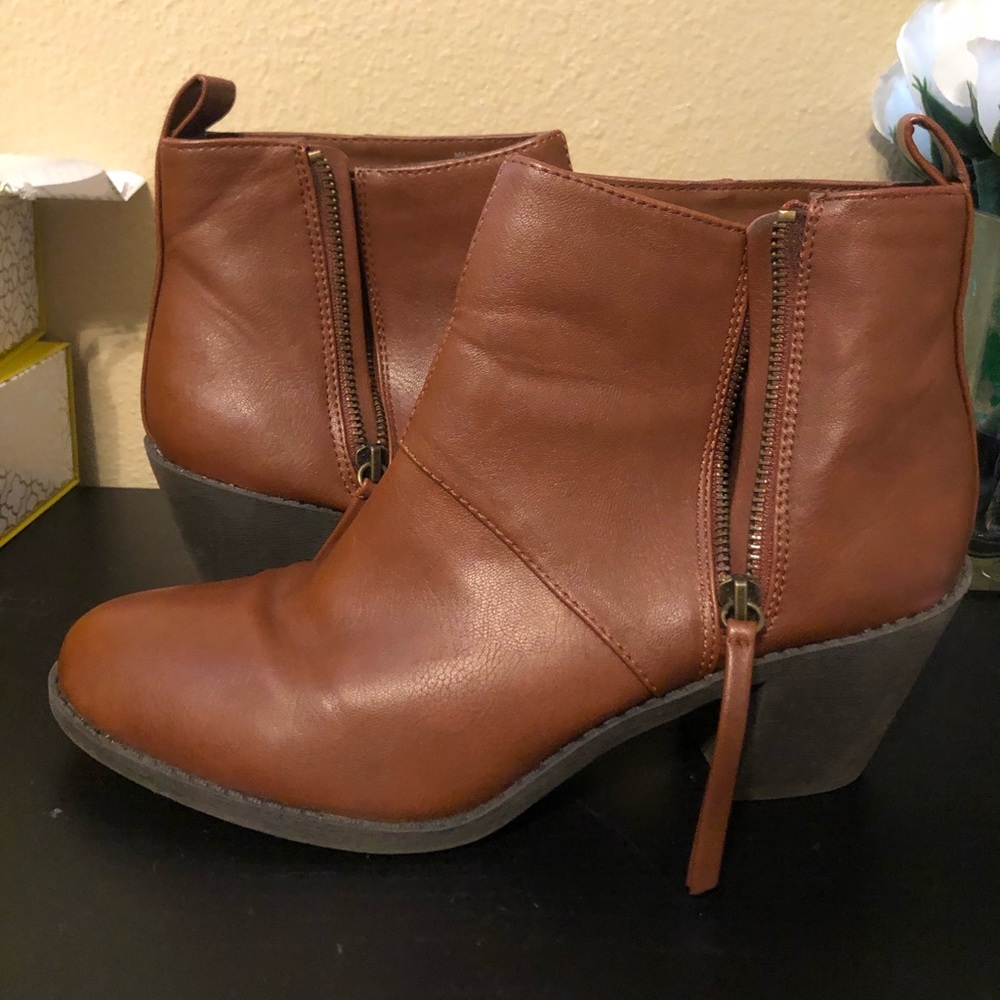 Forever 21 brown booties. never worn!!